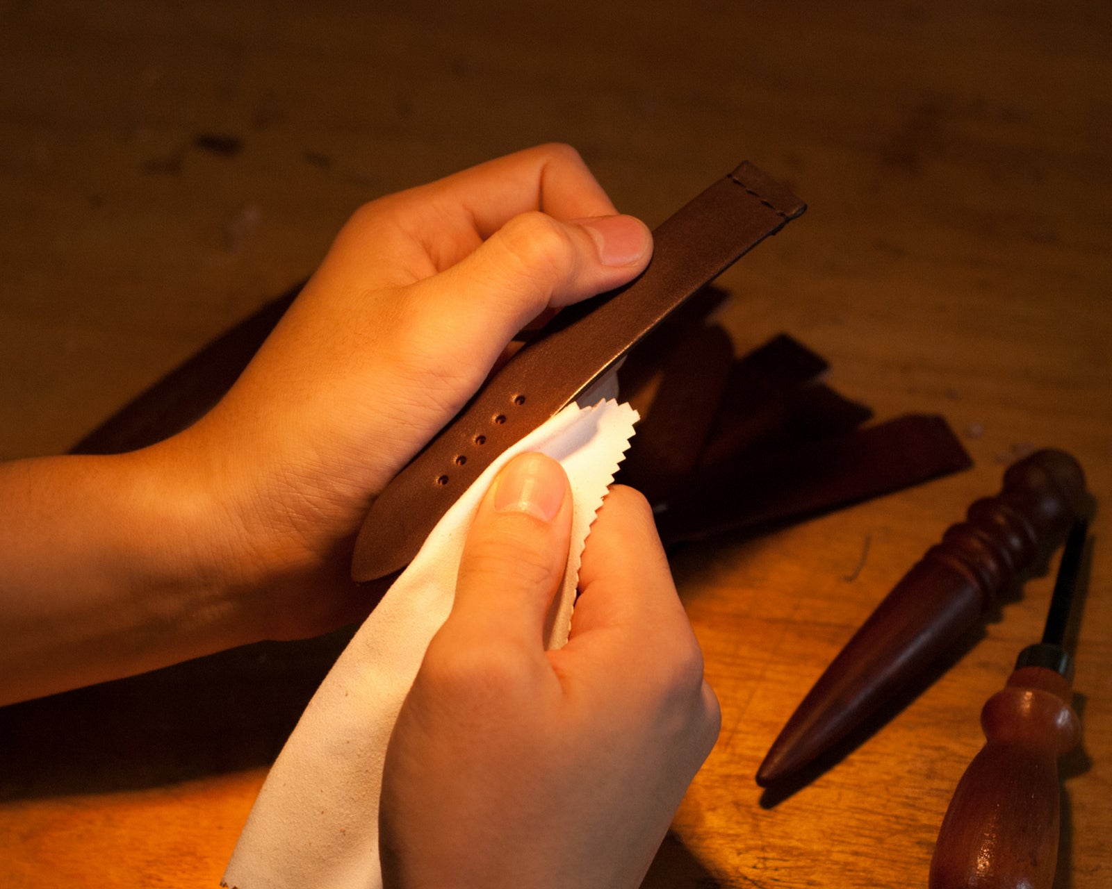 TRIM handmade leather goods, studio detail