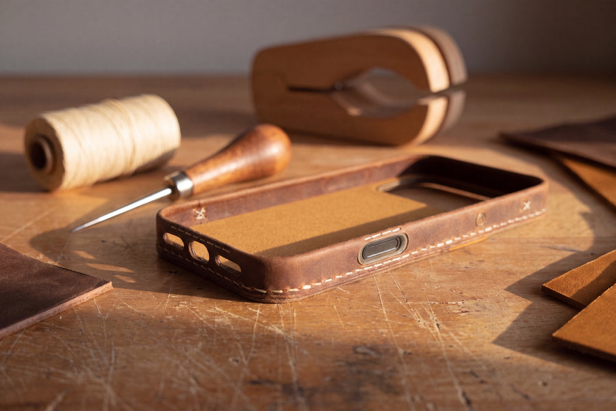 Handmade Leather iPhone Card Case · Walnut & Honey