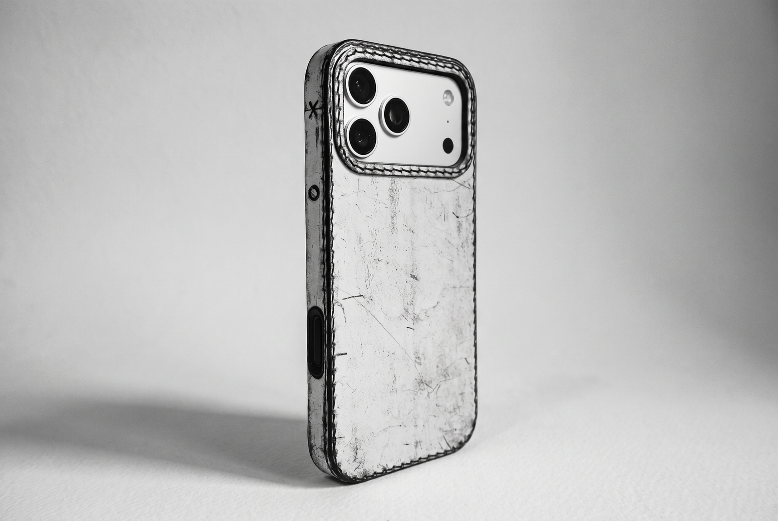 Handmade Leather iPhone Case · Phantom